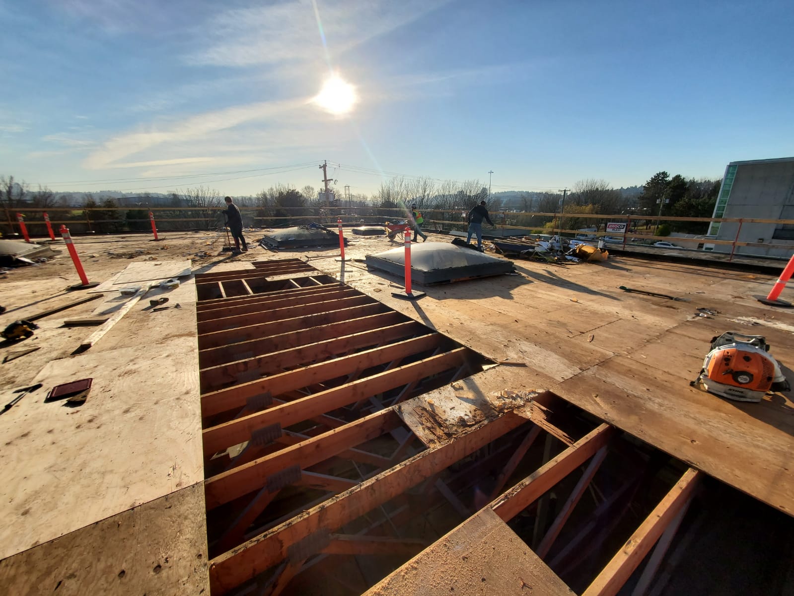 Canuck roofer installs a new commercial flat roof in Burnaby